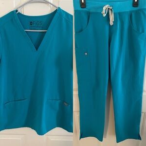 FIGS women’s scrub set size small
